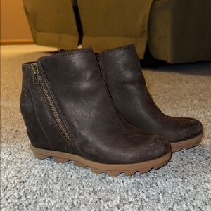 Sorel Joan of Arctic II Zip Size 8 brown Women's Brown Wedge Ankle Boots